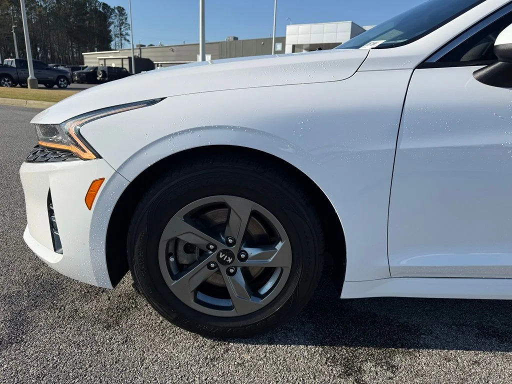 Used 2021 White Kia LXS image 24