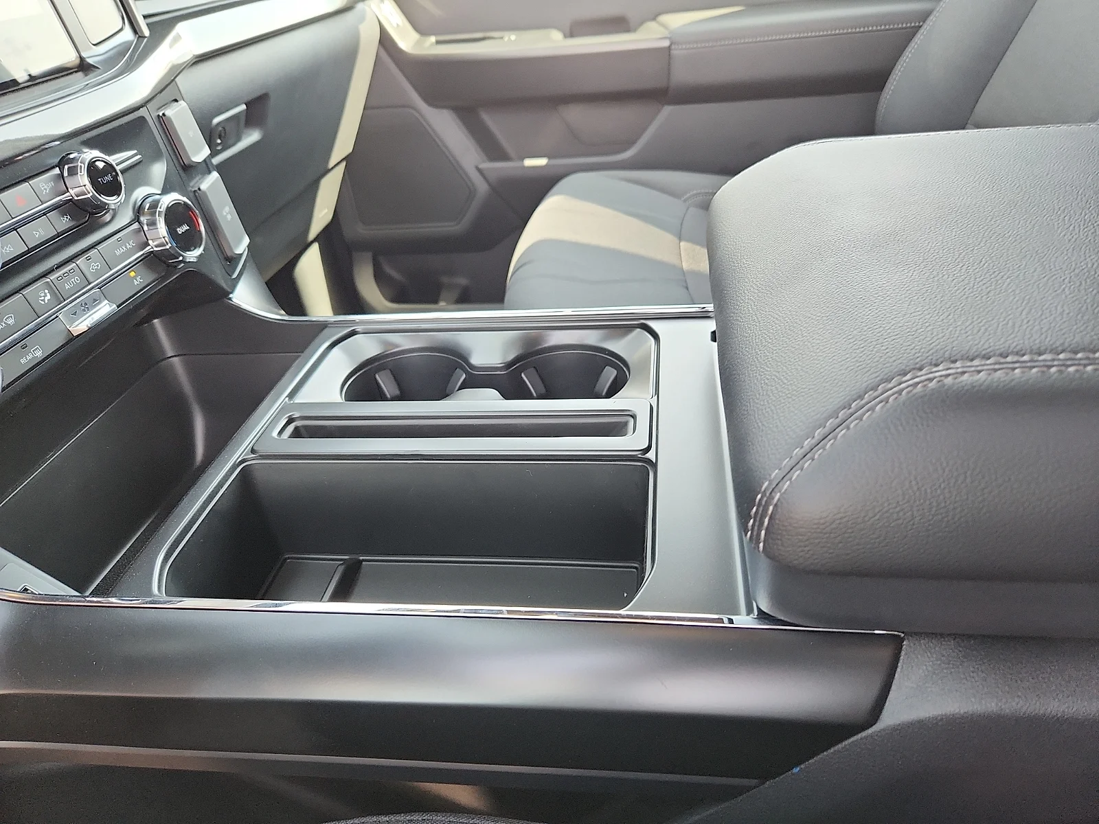 New 2026 Oxford White Ford STX image 25