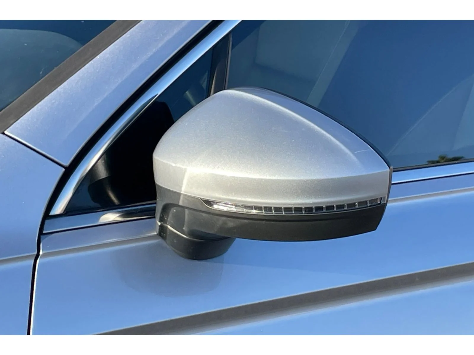 Used 2021 Pyrite Silver Metallic Volkswagen SE image 48