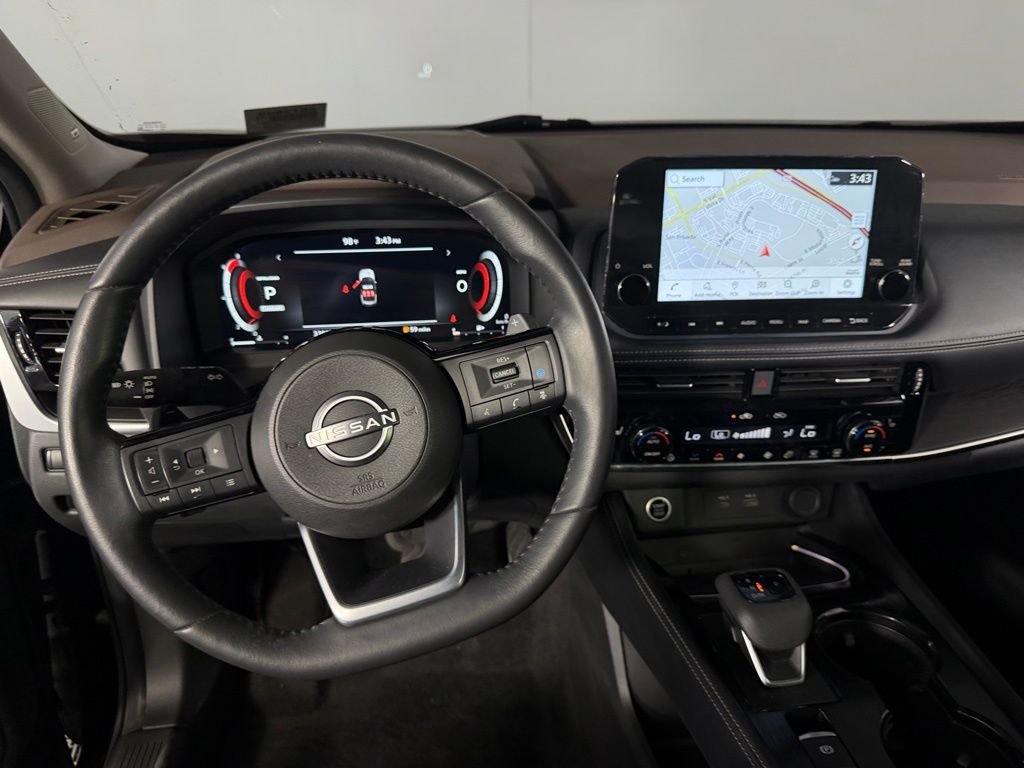 Used 2023 Black Nissan Platinum image 15