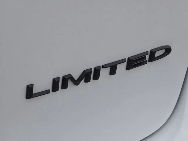 New 2026 Bright White Clearcoat Chrysler Limited image 23