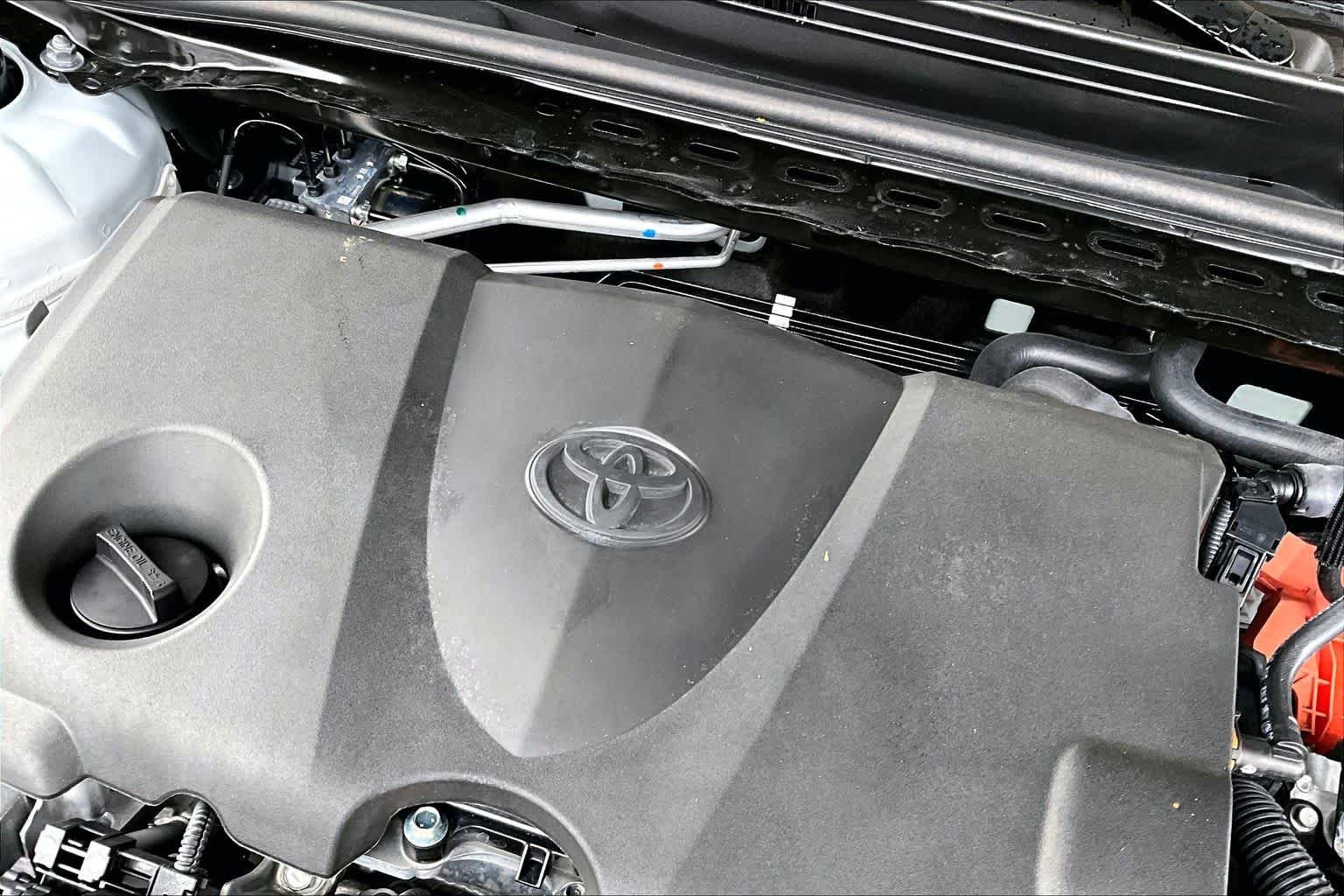 Used 2025 Ice Cap Toyota SE image 31