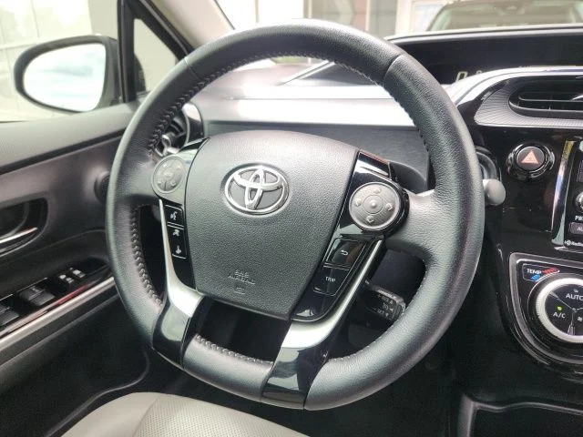 Used 2018  Toyota Four image 18