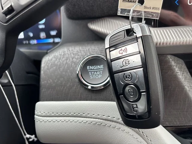 New 2026 Star White Metallic Tri-Coat Ford Platinum™ image 21
