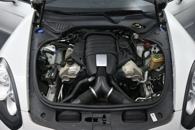 Used 2016  Porsche 4 image 12