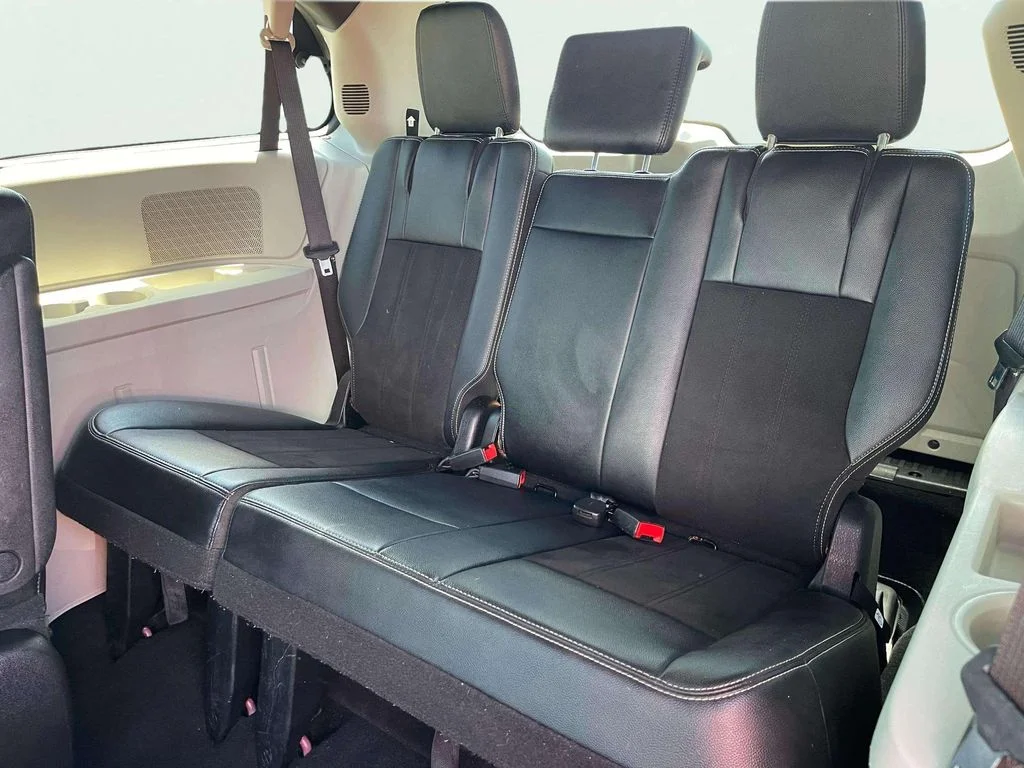 Used 2019 Octane Red Pearlcoat Dodge SXT image 25