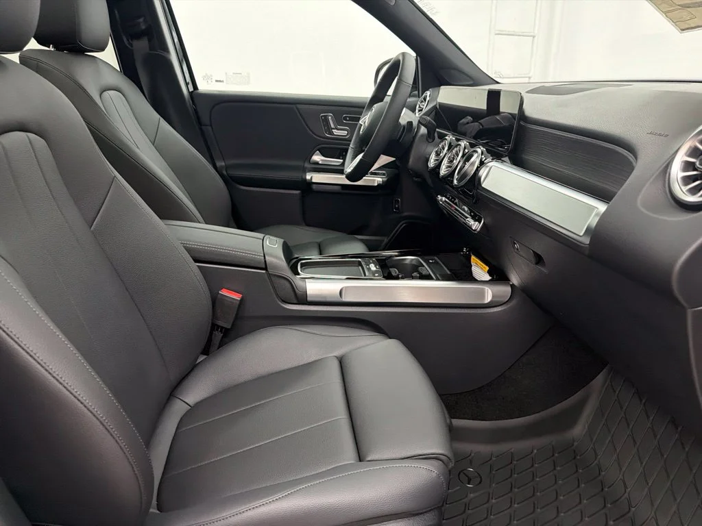 New 2026 Black Mercedes-Benz GLB 250 image 28