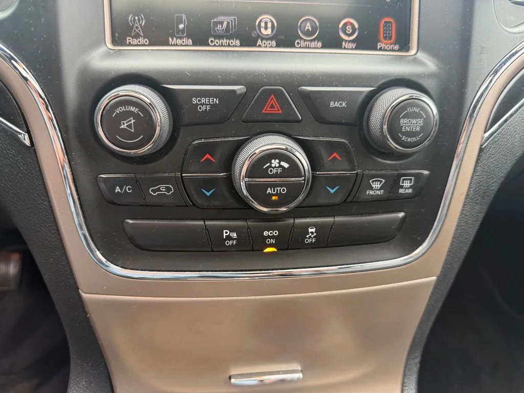 Used 2014 Silver Jeep Limited image 25