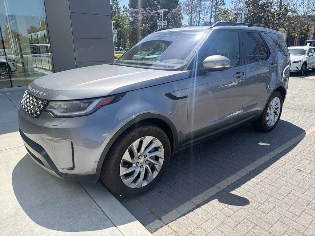 2021 Land Rover Discovery S's photo