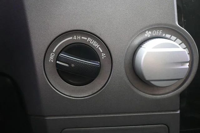 Used 2011 White Toyota Grade image 28