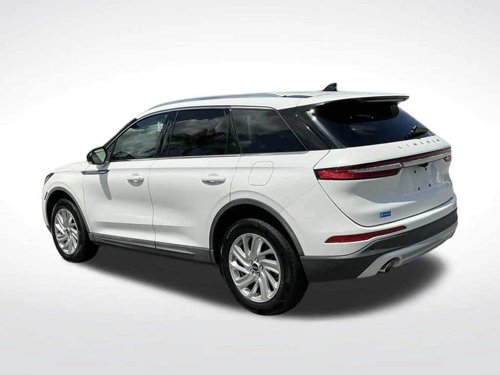 Used 2021 White Lincoln Standard image 4