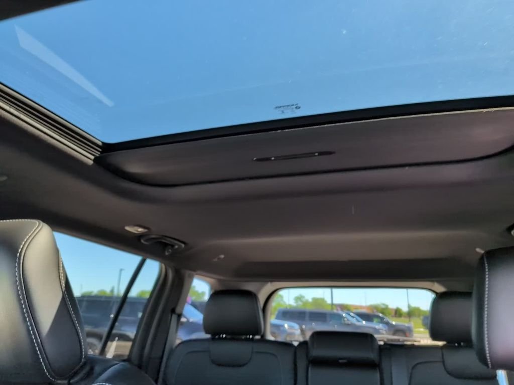 New 2026 Baltic Gray Metallic Clear-Coat Exterior Paint Jeep Altitude image 25