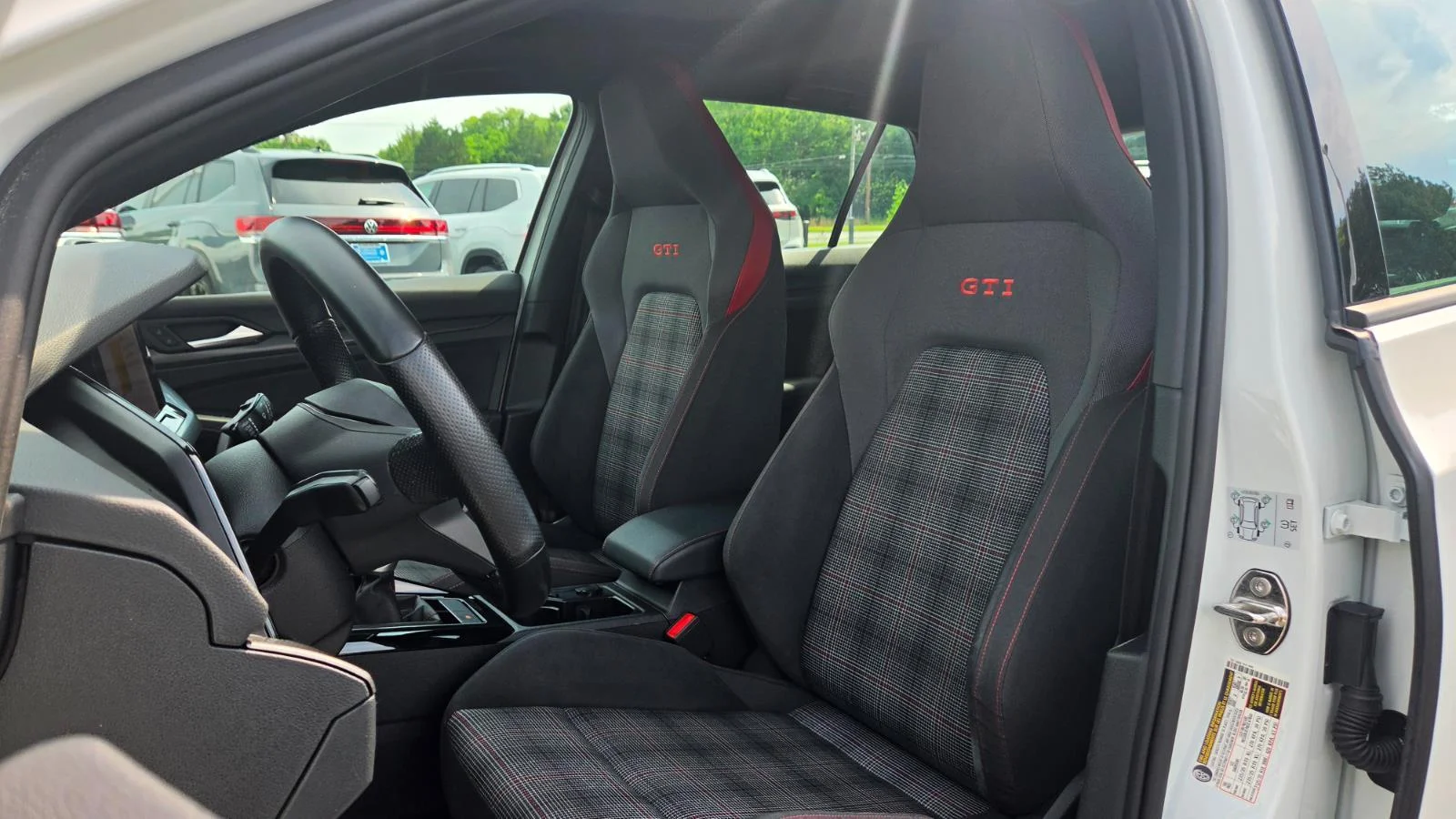 Used 2023 Opal White Pearl Volkswagen Autobahn image 26