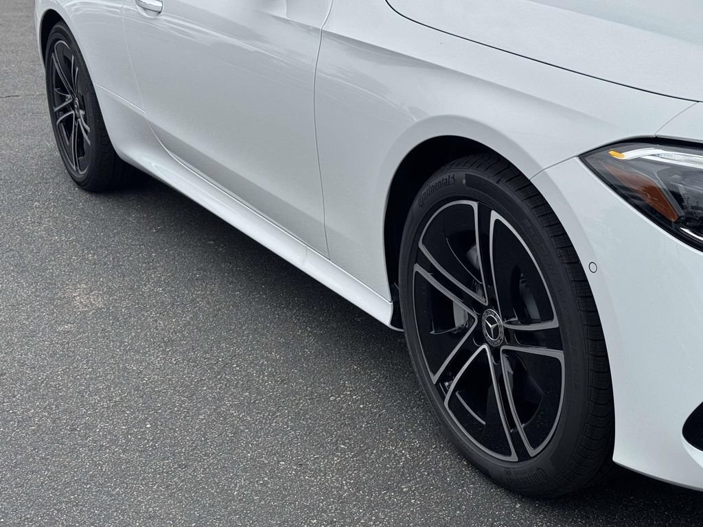 New 2026 MANUFAKTUR Moonlight White Metallic Mercedes-Benz CLE 300 image 12