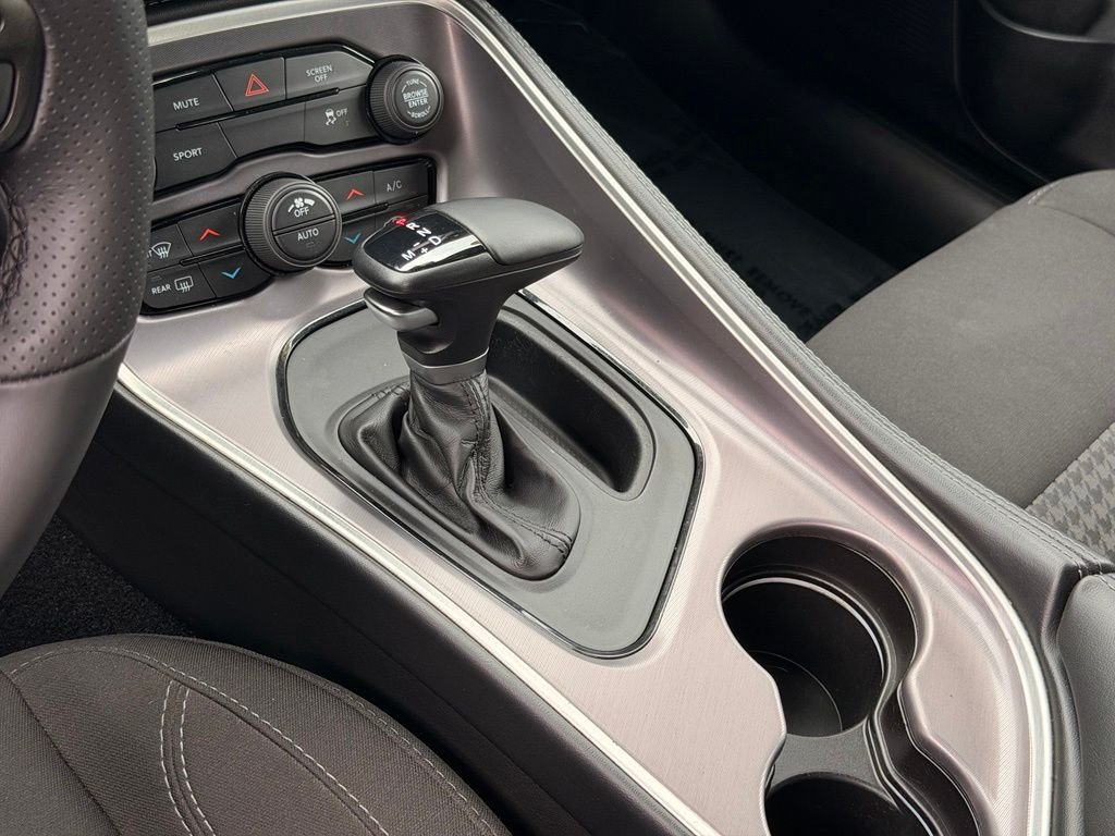 Used 2022 Green Dodge SXT image 18