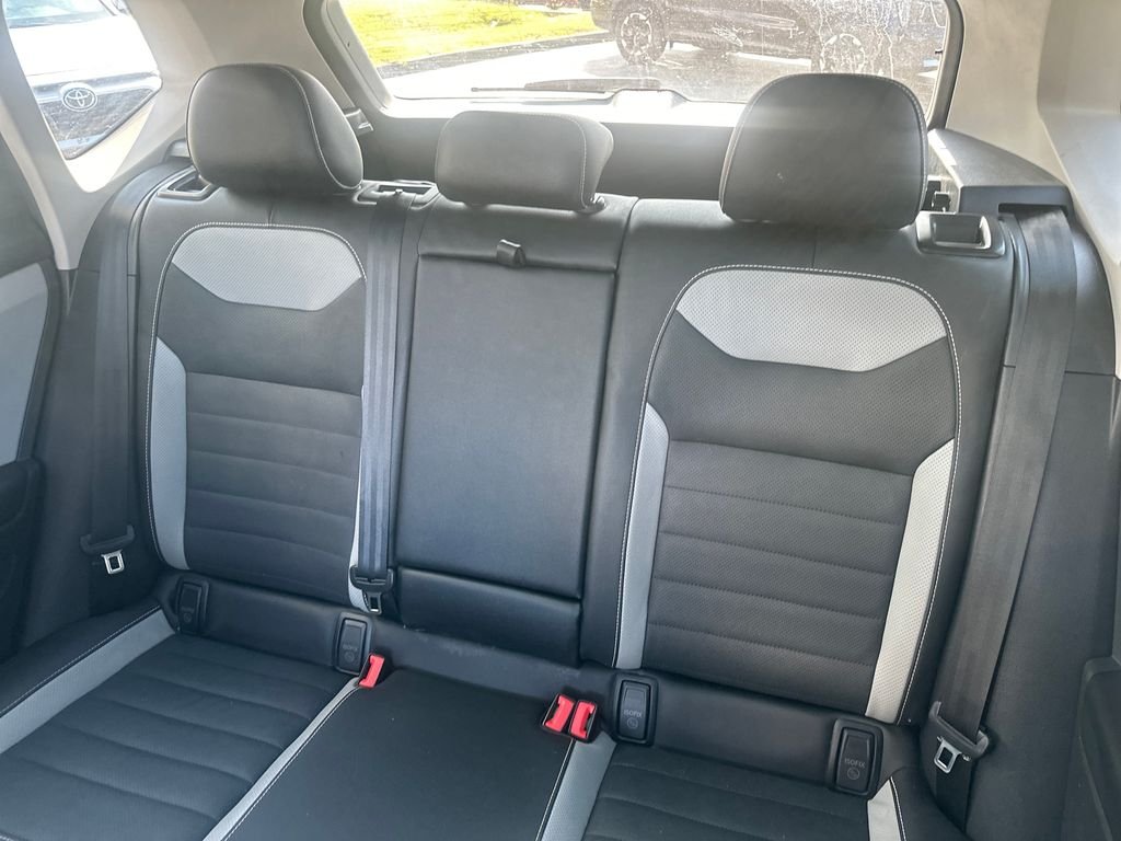 Used 2022 Gray Volkswagen 1.5T SEL image 19