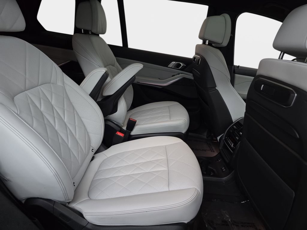 Used 2023 Skyscraper Grey Metallic BMW xDrive40i image 13