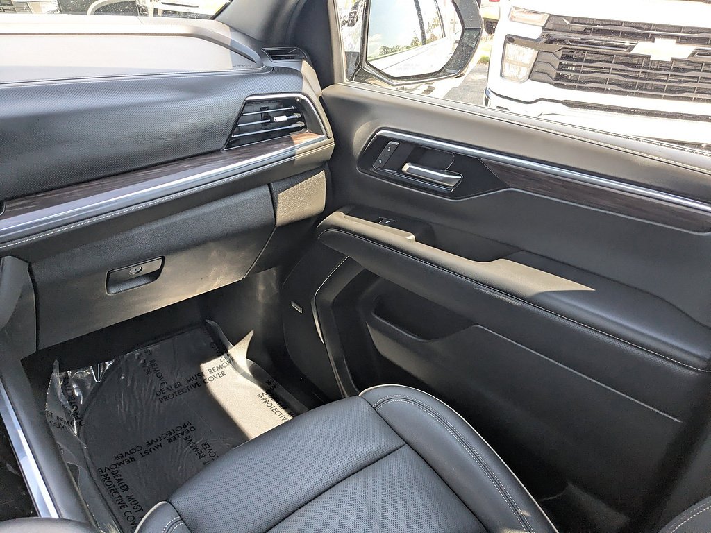 2025 Chevrolet Suburban Premier - Photo 16
