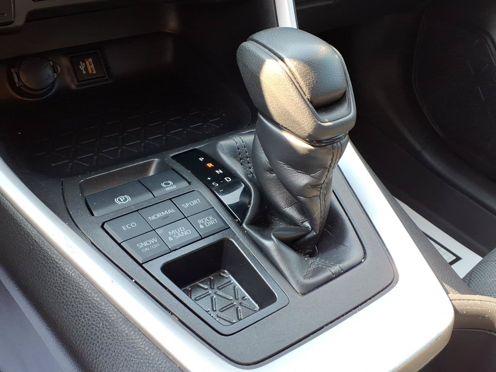 Used 2024 Ice Cap Toyota XLE image 20