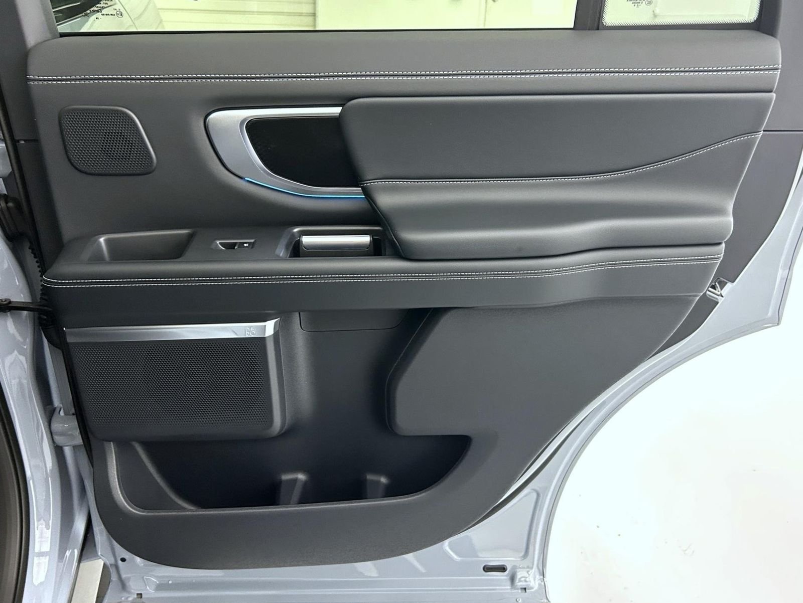 New 2027 Glacier Gray Metallic Tri-Coat Ford Platinum image 18
