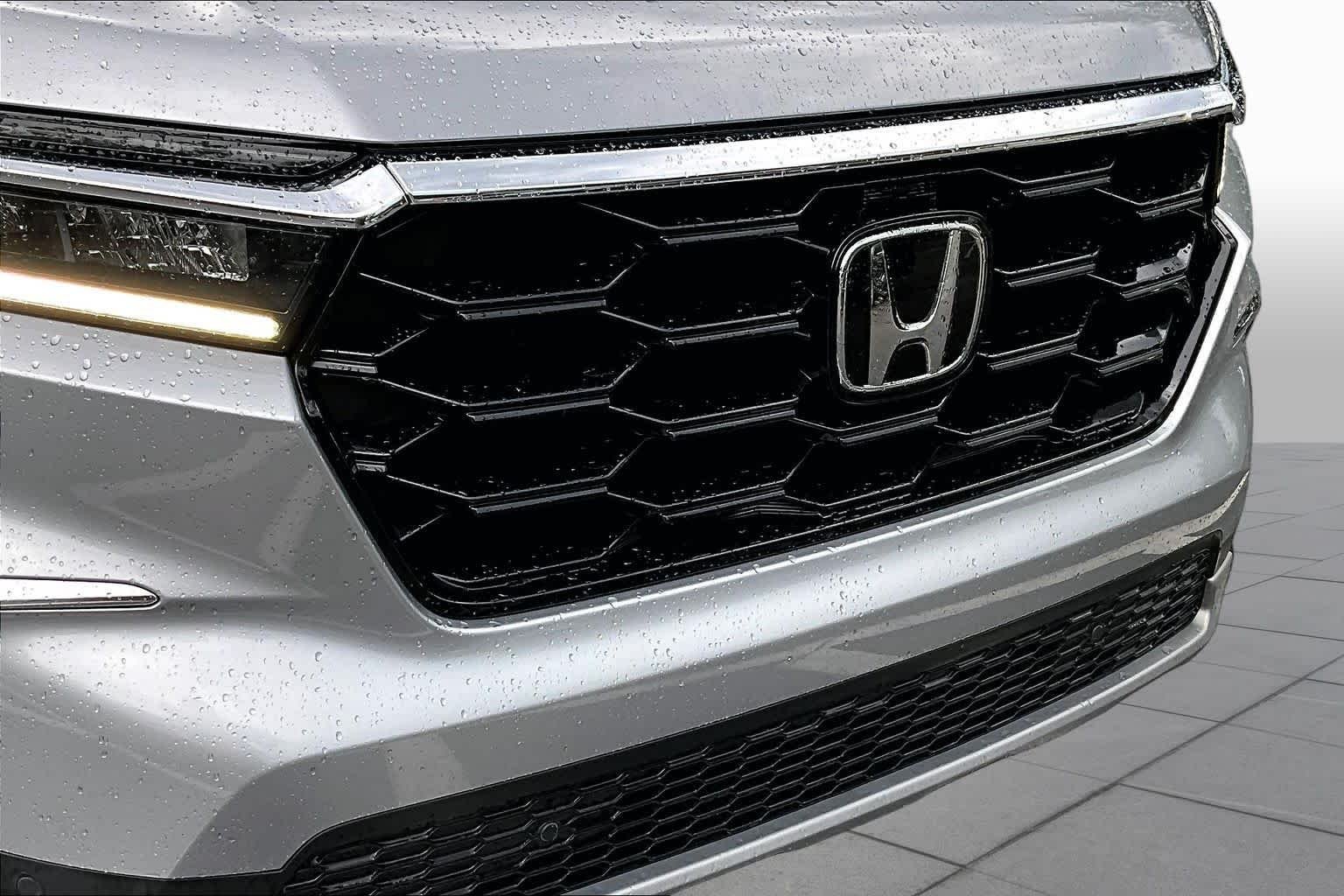 Used 2025 Lunar Silver Metallic Honda Touring image 29