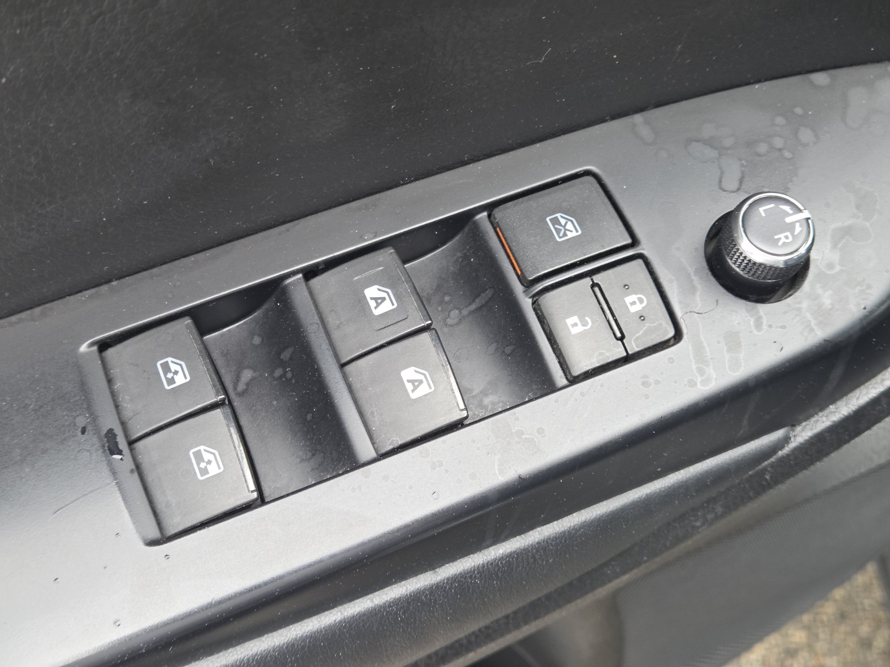 Used 2015 Silver Sky Metallic Toyota LE Plus V6 image 28