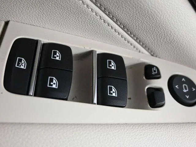 Used 2022 Black BMW sDrive40i image 29