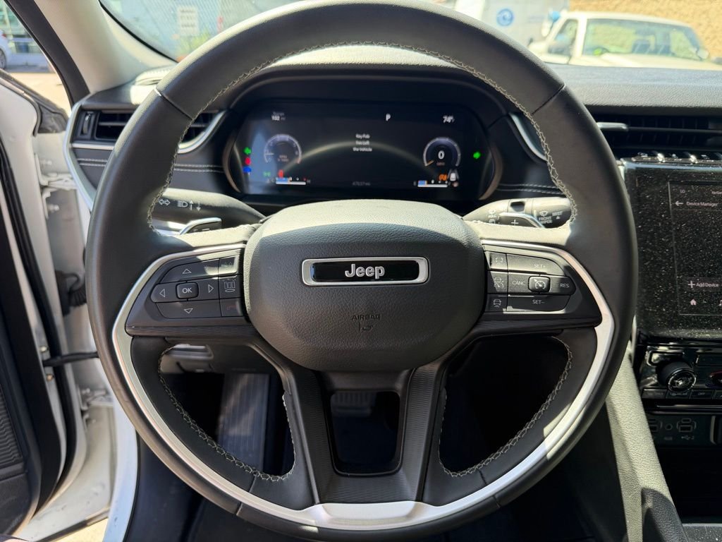 Used 2023 White/off-white Jeep Laredo image 20