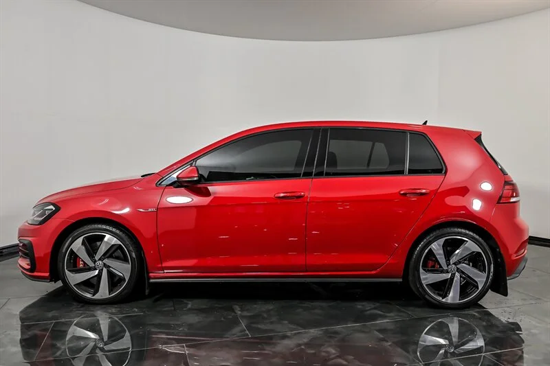 Used 2020 Tornado Red Volkswagen SE image 9