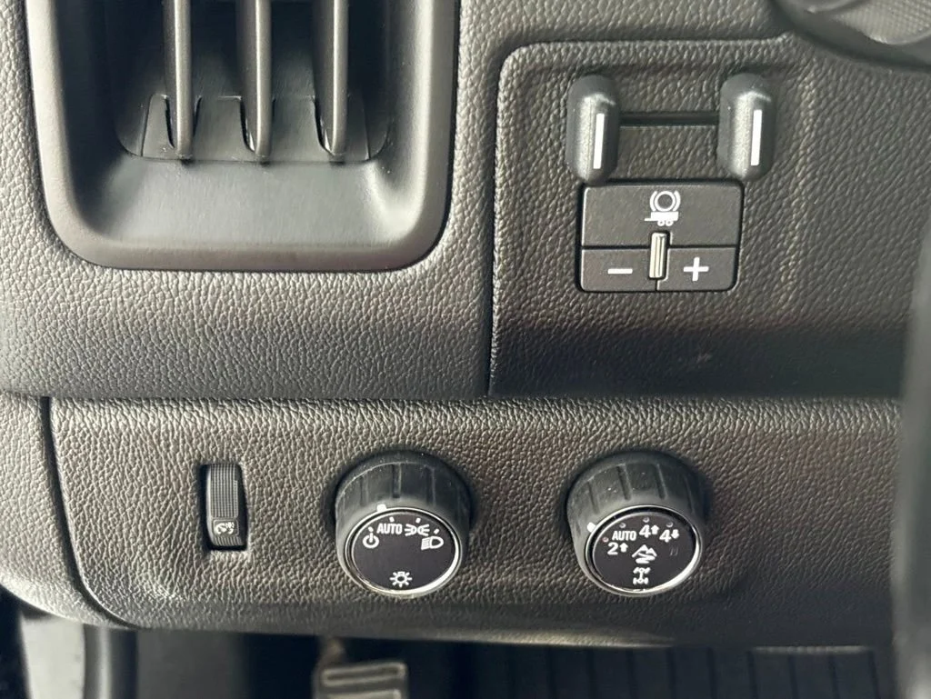 Used 2020 BLACK Chevrolet 4WD ZR2 image 33