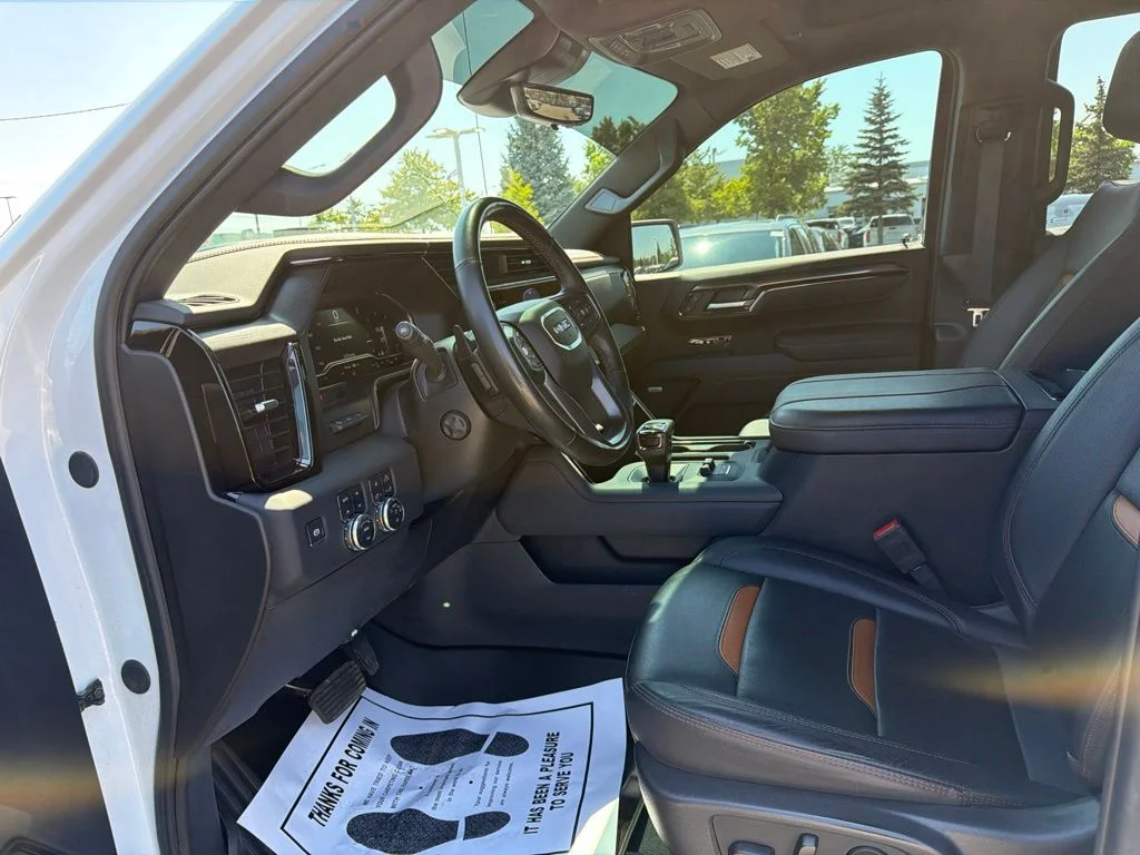 Used 2025 White GMC AT4 image 10