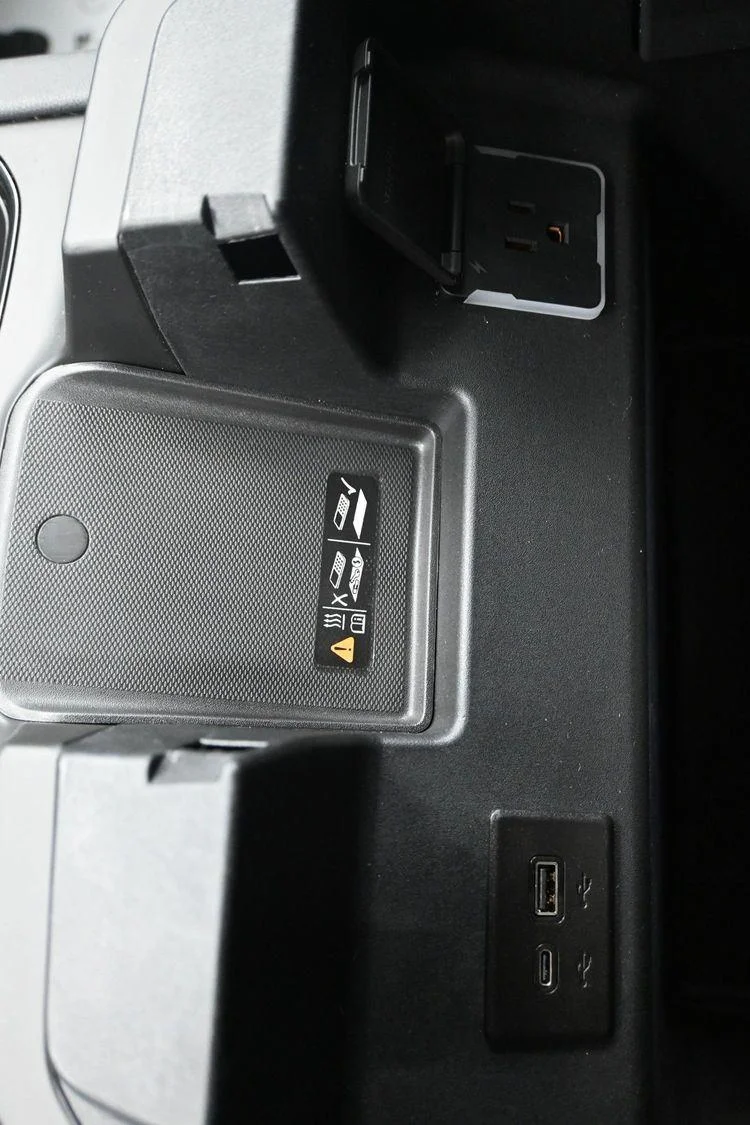 Used 2026 Onyx Black GMC AT4 image 35