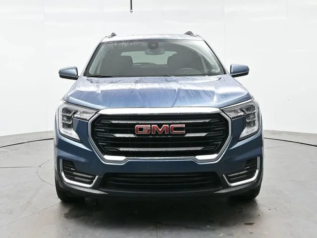 Used 2024 Downpour Metallic GMC SLE image 2