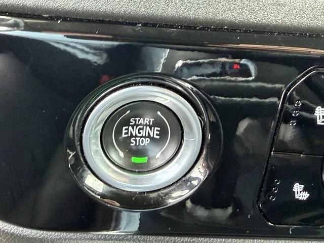 Used 2022 SUMMIT WHITE Chevrolet LT image 23