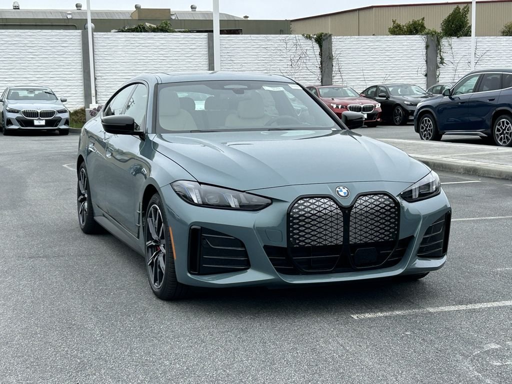New 2026 Cape York Green Metallic BMW xDrive40 image 7