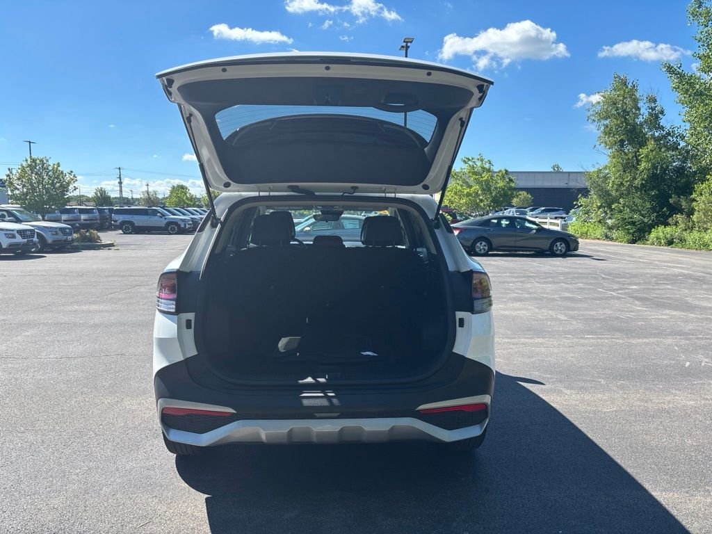 Used 2023 White Kia EX image 14