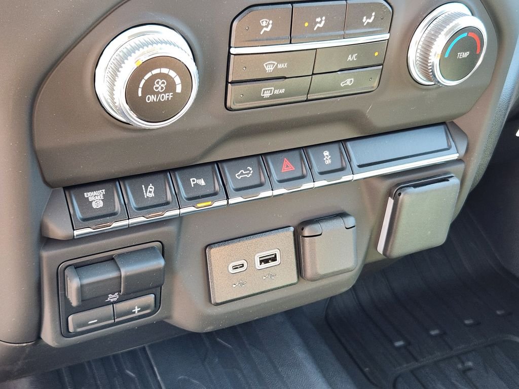 2025 GMC Sierra 3500HD Pro - Photo 15