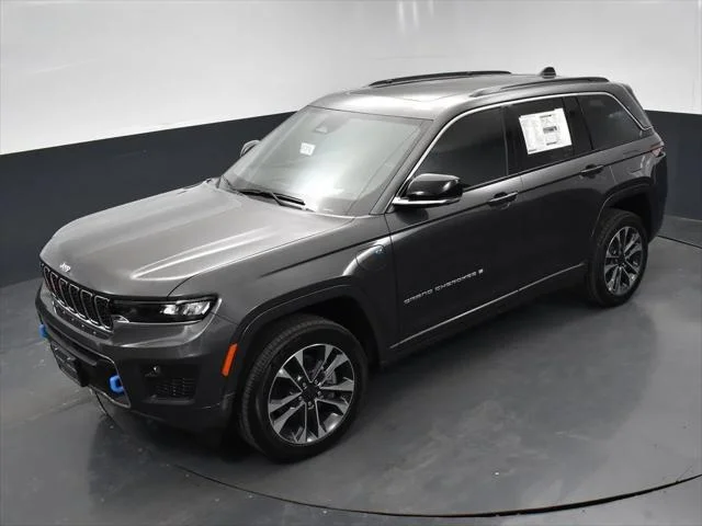 New 2024 Baltic Gray Metallic Clear-Coat Exterior Paint Jeep Overland image 41