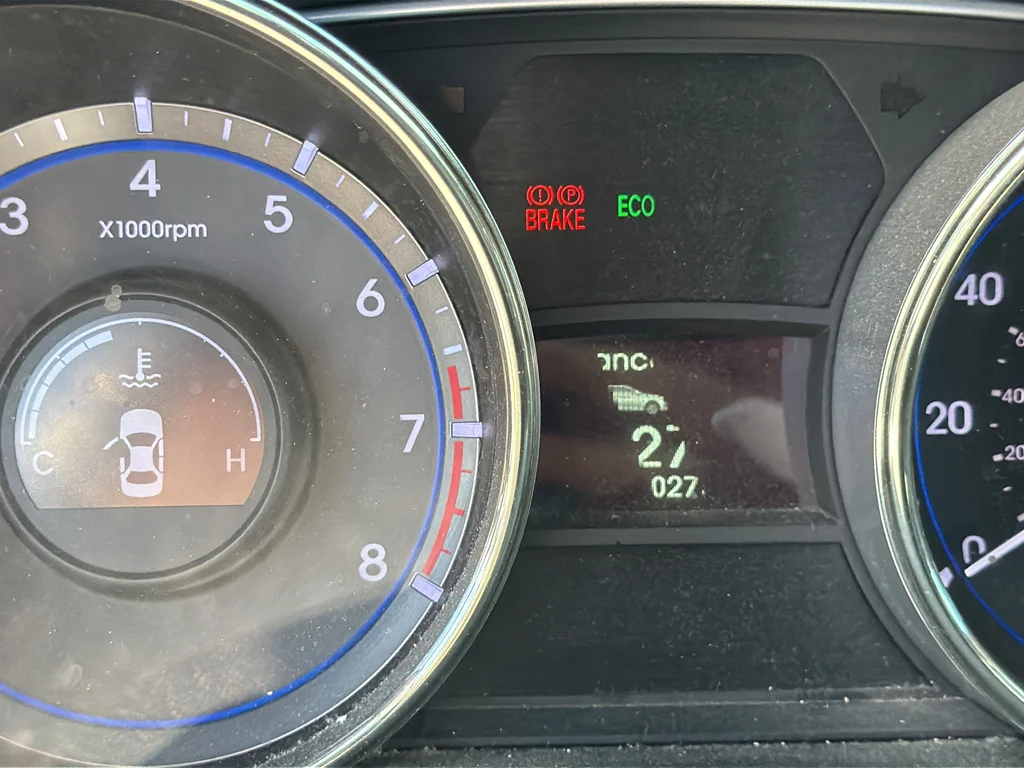 Used 2011 Venetian Red Hyundai SE image 5