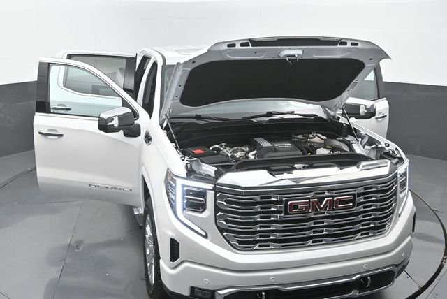 Used 2024 White Frost Tricoat GMC Denali image 35