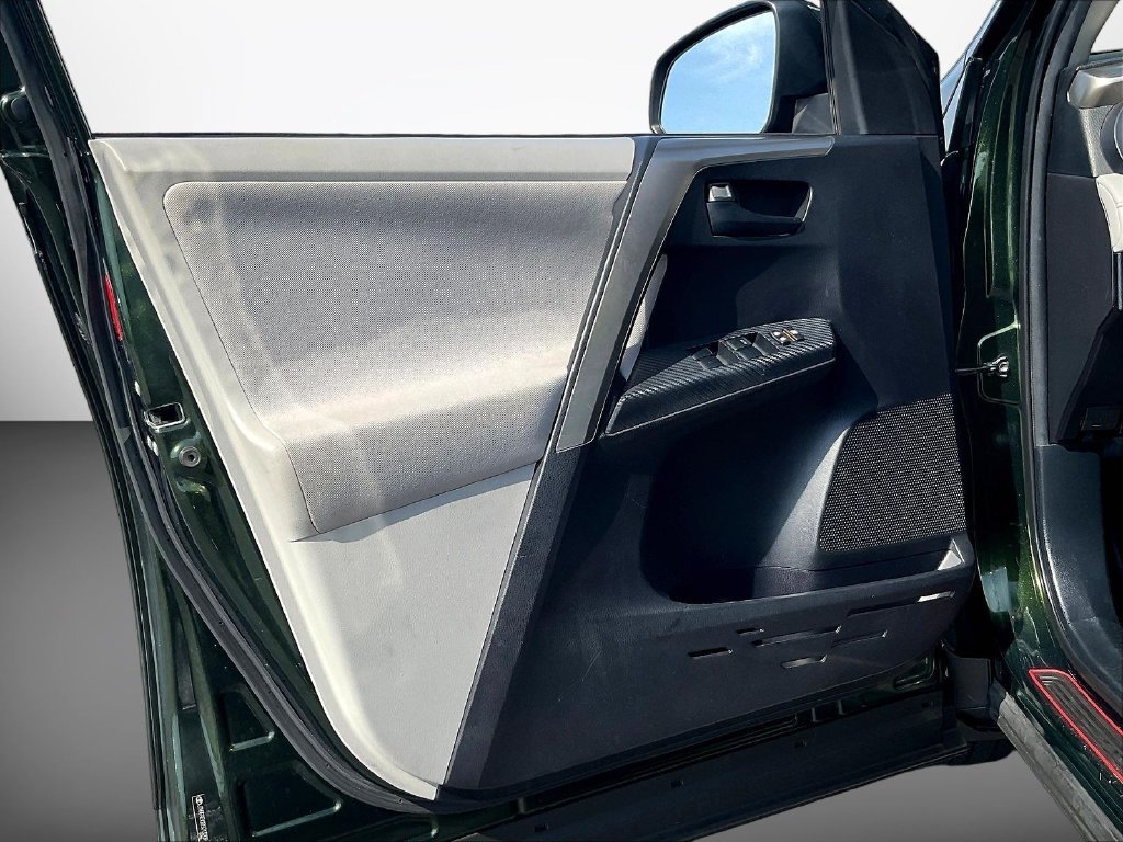 Used 2013 Green Toyota XLE image 20