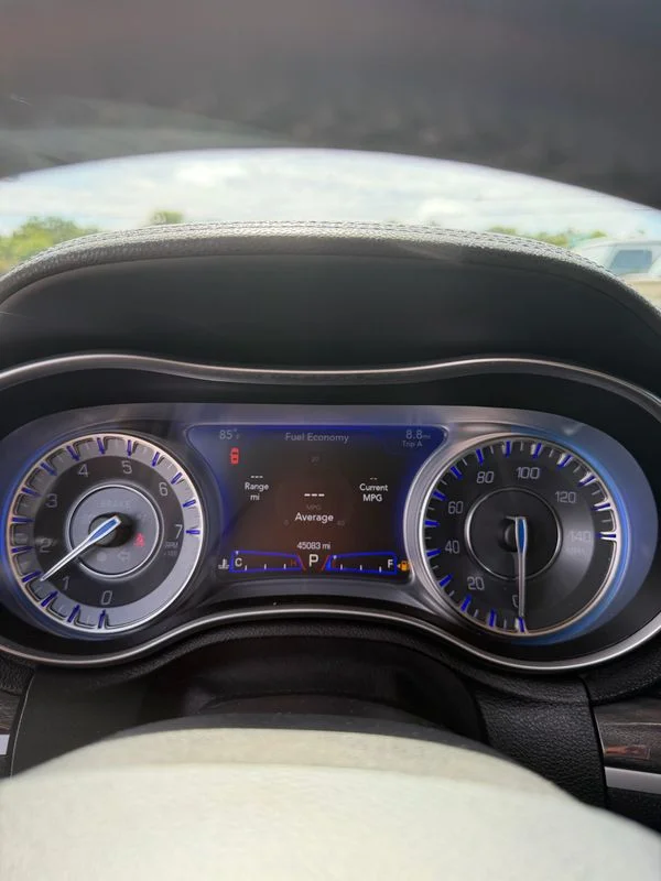 Used 2019  Chrysler Touring image 5