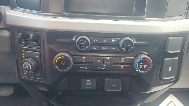 New 2027 Oxford White Ford XL 4WD image 42