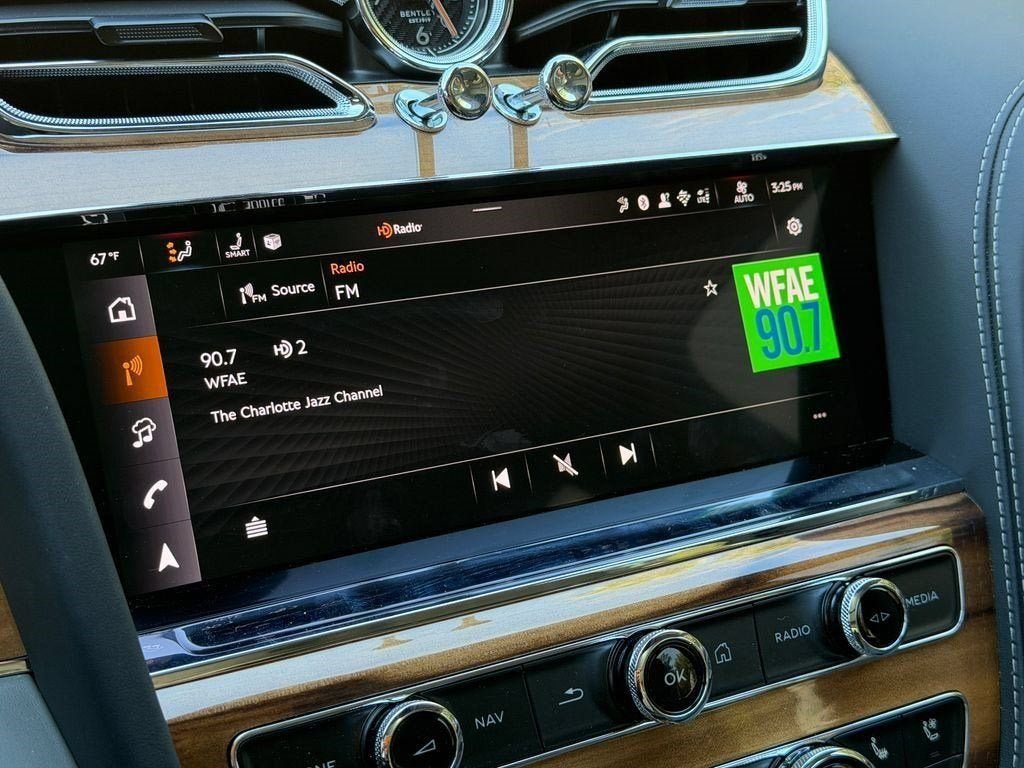 Used 2025 Gravity Gray Bentley Azure image 22