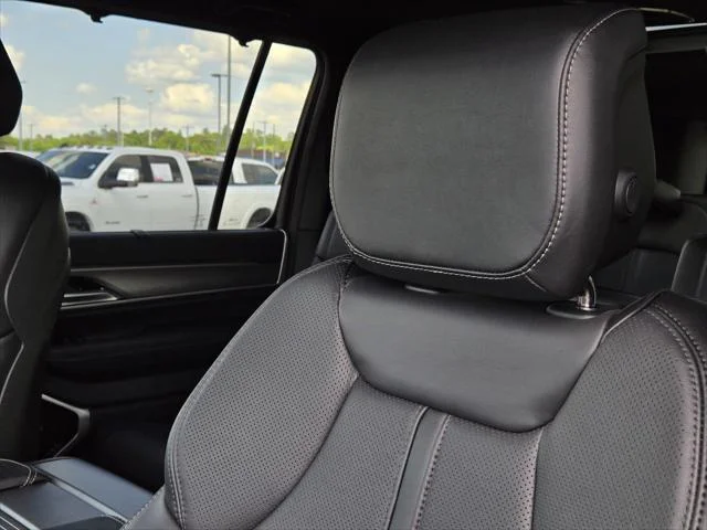 New 2026 High Gloss Black Exterior Paint Jeep Limited Altitude image 15