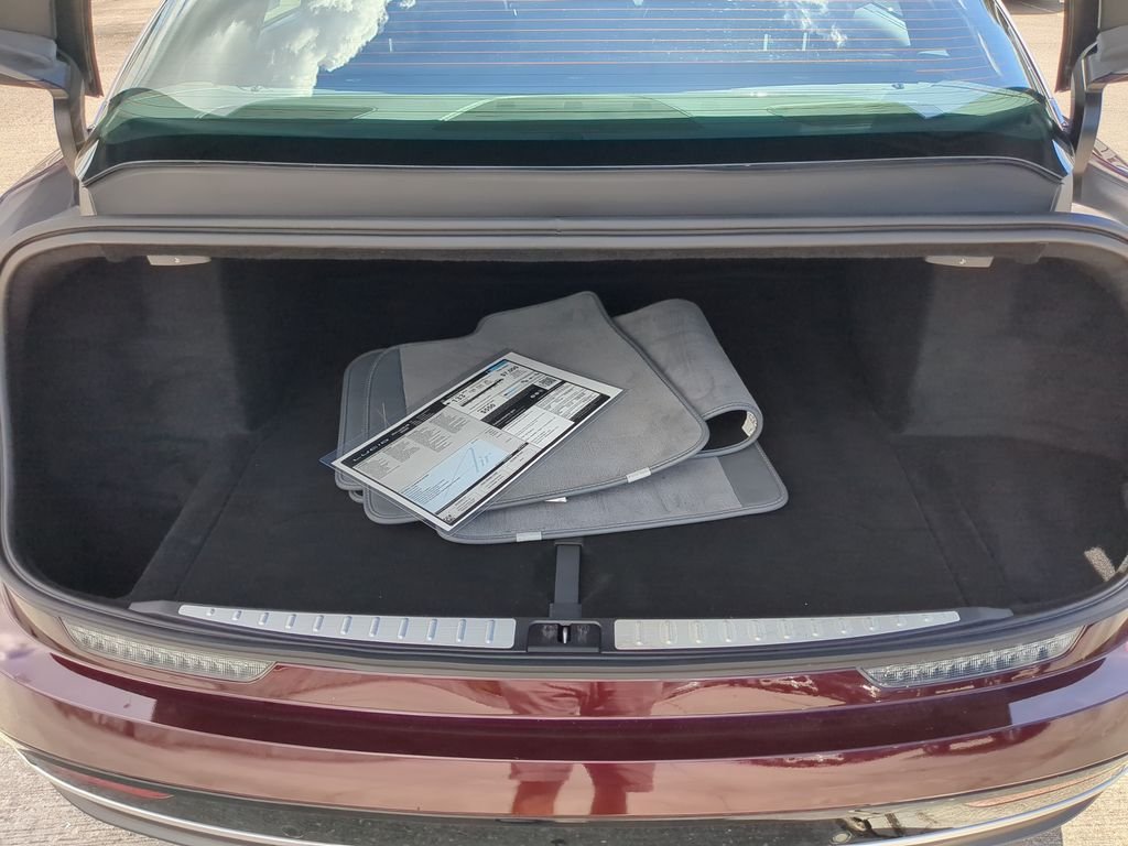 Used 2024 Red Lucid Touring image 8