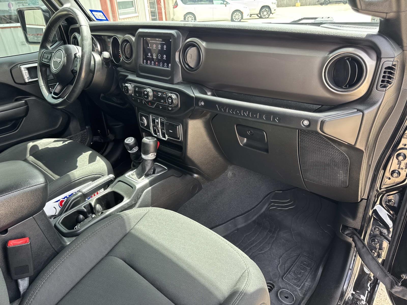 Used 2020 Black Clearcoat Jeep Sport S image 12