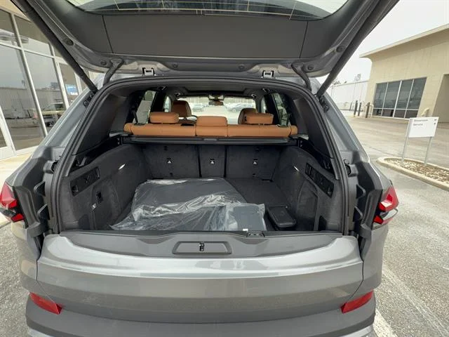 New 2026 Skyscraper Grey Metallic BMW xDrive50e image 21