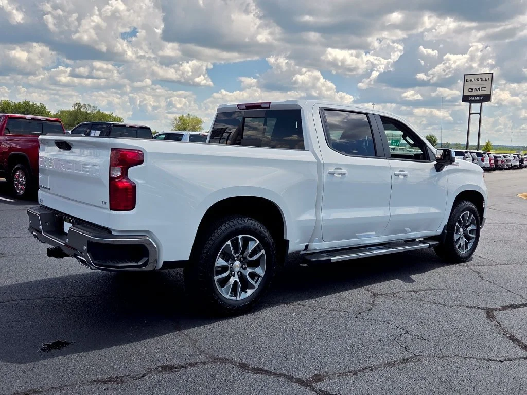 New 2026 Summit White Chevrolet LT image 38