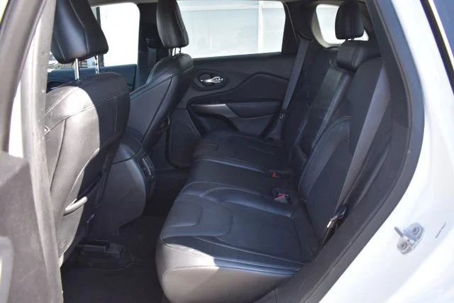 Used 2021 White Jeep Latitude Lux image 13